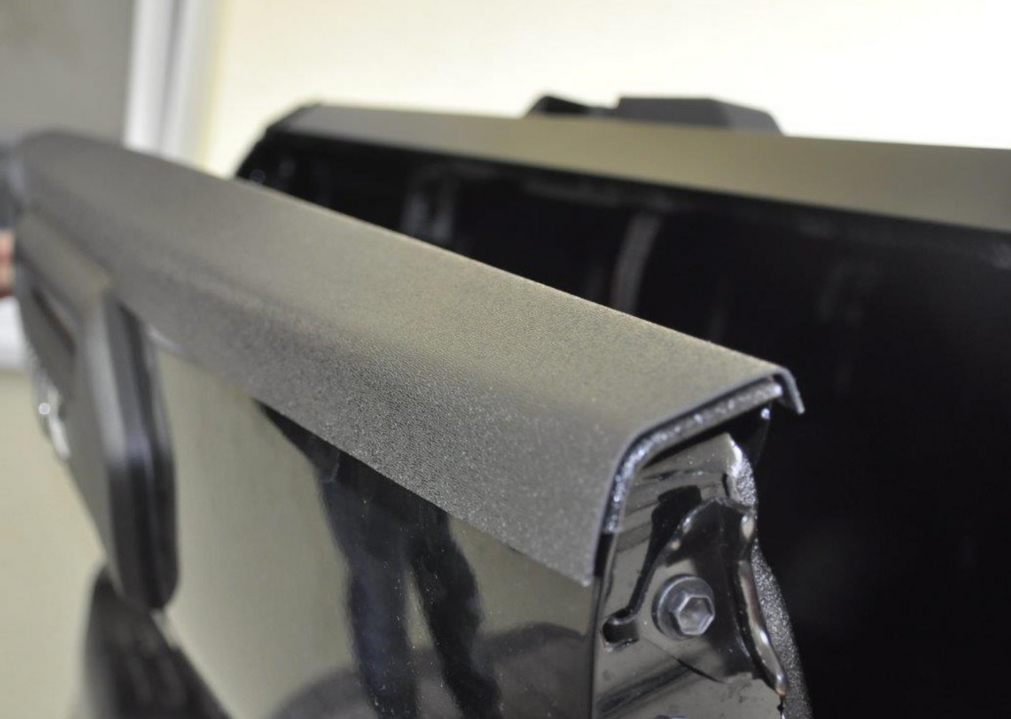 Ladekantenschutz-Abdeckung für Toyota Hilux (ab 2020) – Robuster Schutz für die Heckklappe