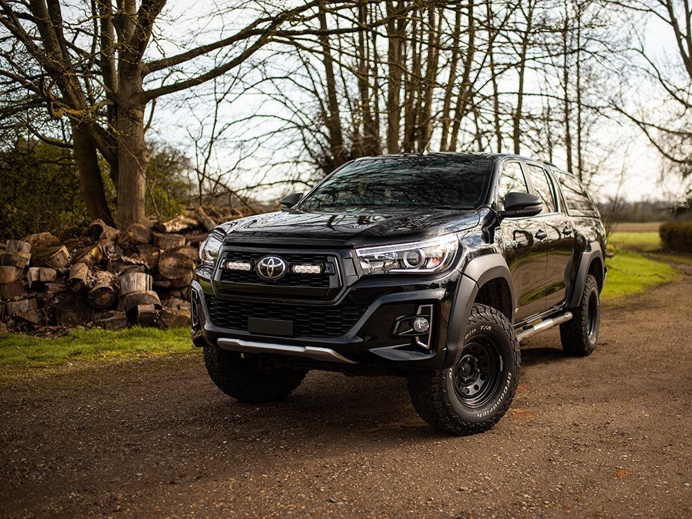 Lazer Lamps Kühlergrill-Kit TOYOTA Hilux INVINCIBLE X (2018+) ST4
