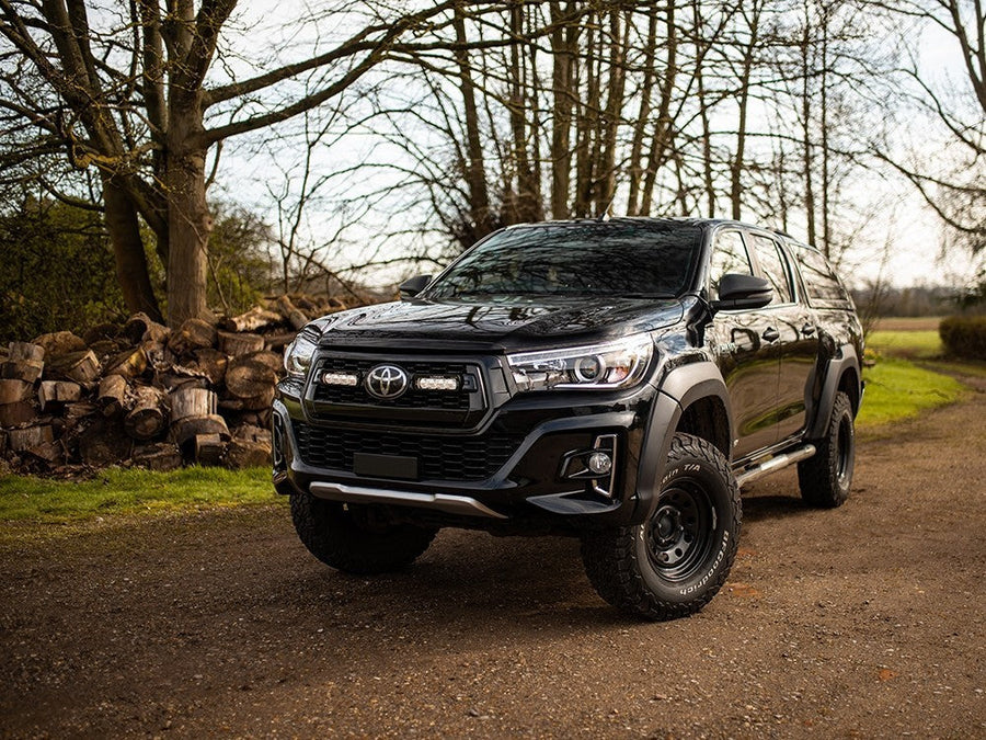 Lazer Lamps Kühlergrill-Kit TOYOTA Hilux INVINCIBLE X (2018+) ST4