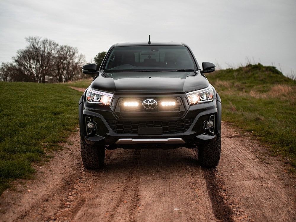 Lazer Lamps Kühlergrill-Kit TOYOTA Hilux INVINCIBLE X (2018+) ST4
