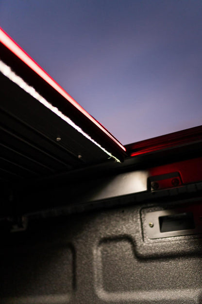 Pickuprollo Tessera Roll+ für GMC Canyon, CrewCab, Short Box, ab 2023 – Laderaumabdeckung aus Aluminium, Schwarz Matt