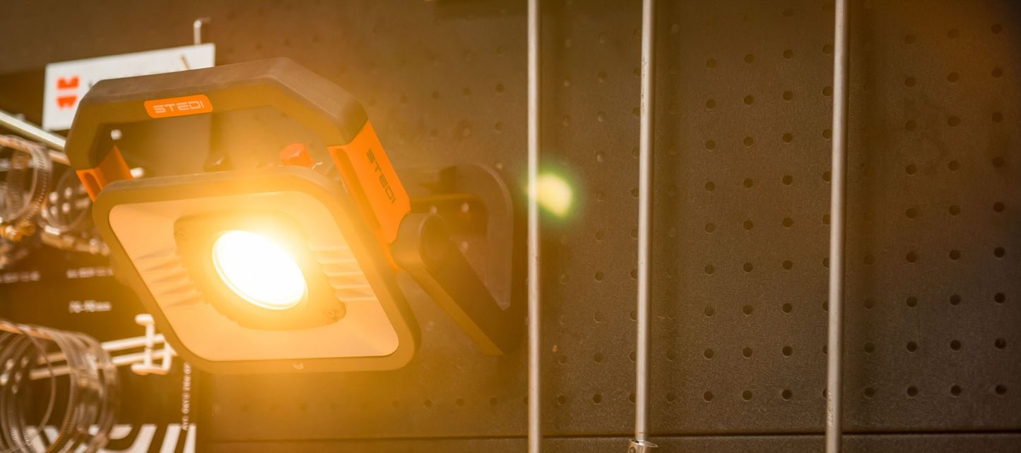 STEDI T3000 LED Arbeits – & Camping Lampe