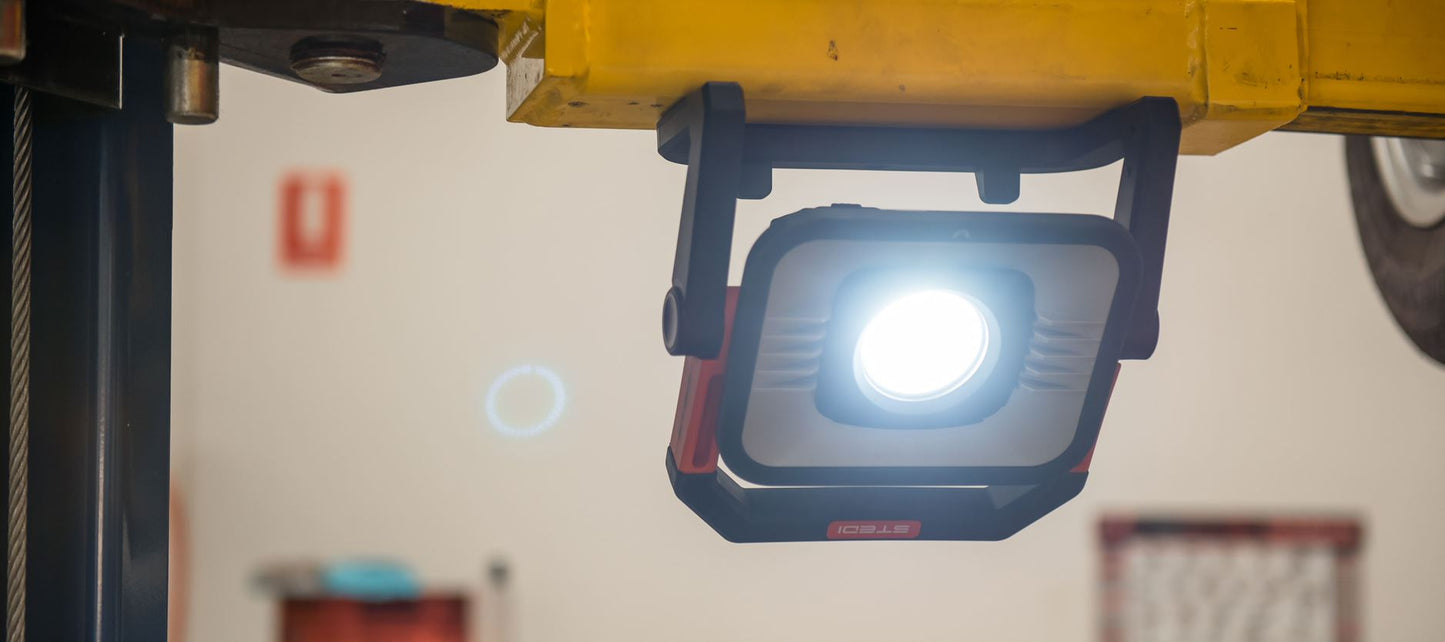 STEDI T3000 LED Arbeits – & Camping Lampe