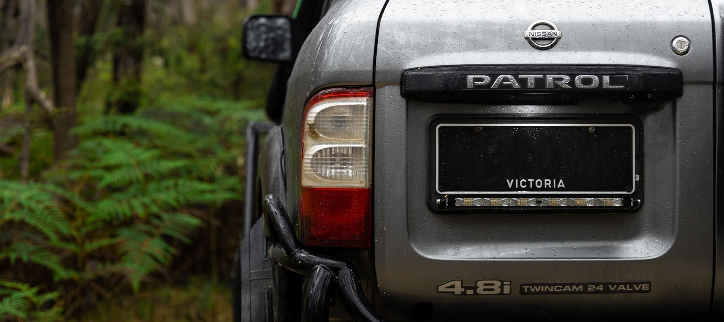 STEDI Kennzeichenhalter mit Micro V2 LED LED – Lightbar 13.9 Zoll Kaltweiß