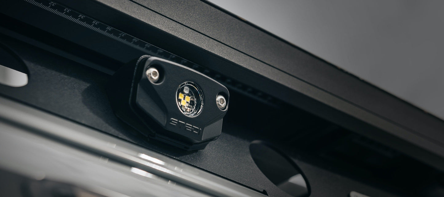 STEDI Easy Fit Surface LED Rock Lights – Halterung für Rhino Rack Backbone (2 Stk.)