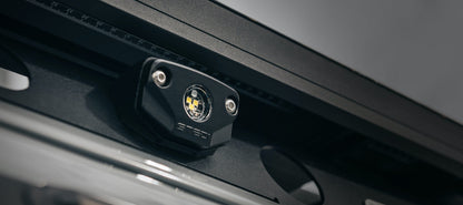 STEDI Easy Fit Surface LED Rock Lights – Halterung für Rhino Rack Backbone (2 Stk.)