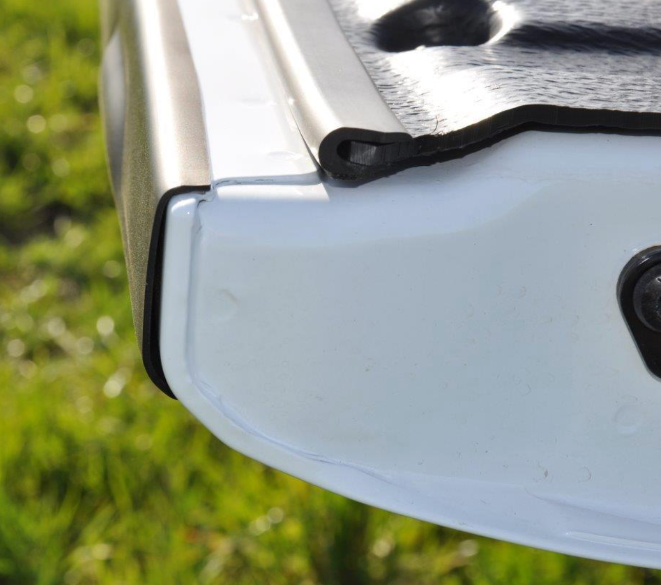 B-Ware Ladekantenschutz-Abdeckung für Isuzu D-Max (ab 2016-2020) – Perfekter Schutz für die Heckklapp